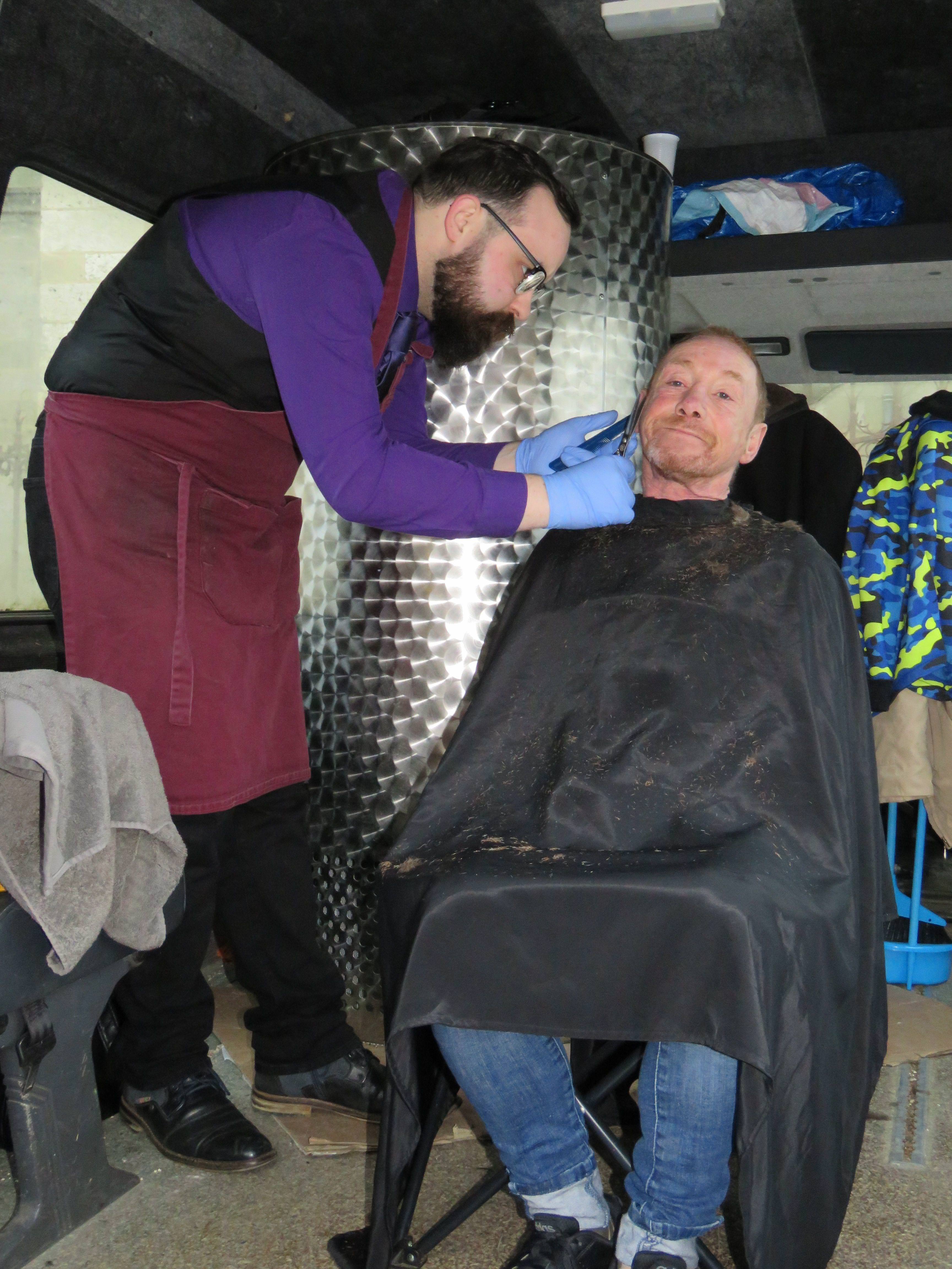 Jean-Christophe Maille, coiffeur bénévole à Beauvais