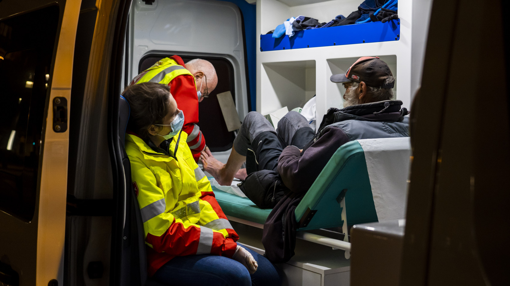 COVID19 LA MARAUDE MÉDICALE DES HAUTSDESEINE VACCINE LES PERSONNES