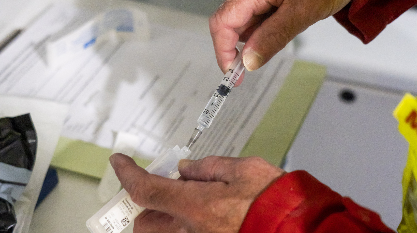 COVID19 LA MARAUDE MÉDICALE DES HAUTSDESEINE VACCINE LES PERSONNES
