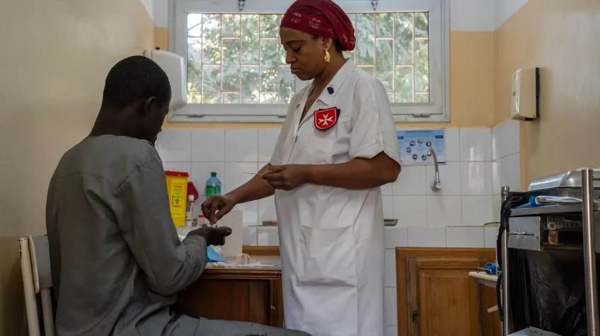 L'Ordre de Malte France lutte contre la lèpre en Afrique et en Asie.