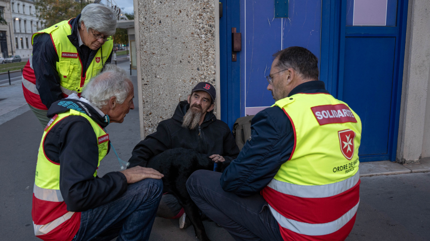 Le seuil de pauvreté près de 10 millions de français. L'Ordre de Malte France lutte contre la pauvreté.